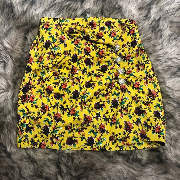 Zara Dresses & Skirts - Zara Yellow Floral Mini skirt with Accents
